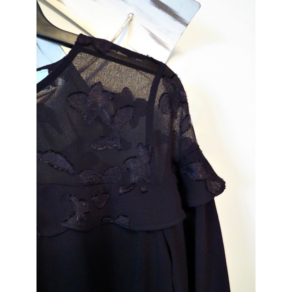 NWOT CeCe Black Top Sheer Upper with Floral Detail Size Small fits like a Medium - Picture 3 of 11